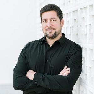 image of agent Vincent Garino